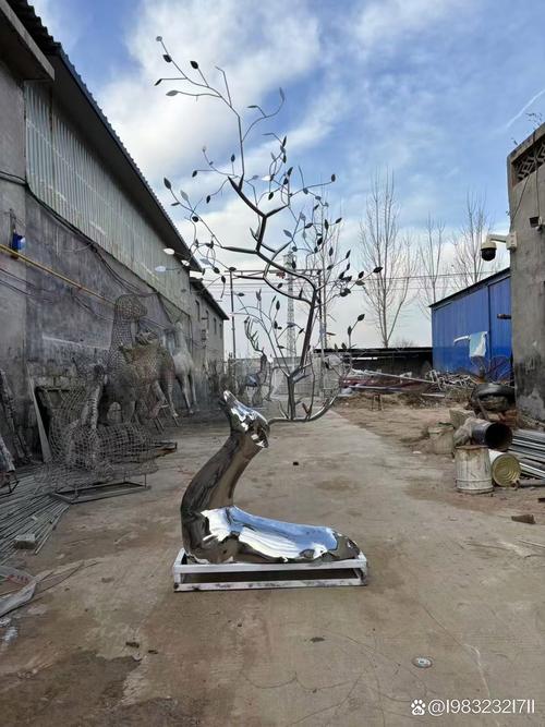 电镀喷镀小鹿雕塑与房地产小区雕塑定做 金属雕塑工厂公司赋能房地产开发